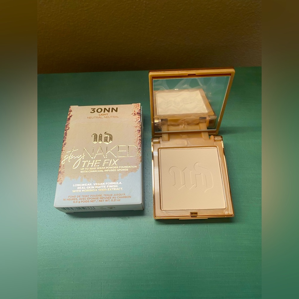 Urban Decay Stay Naked The Fix Powder Foundation shade 30NN .  NIB